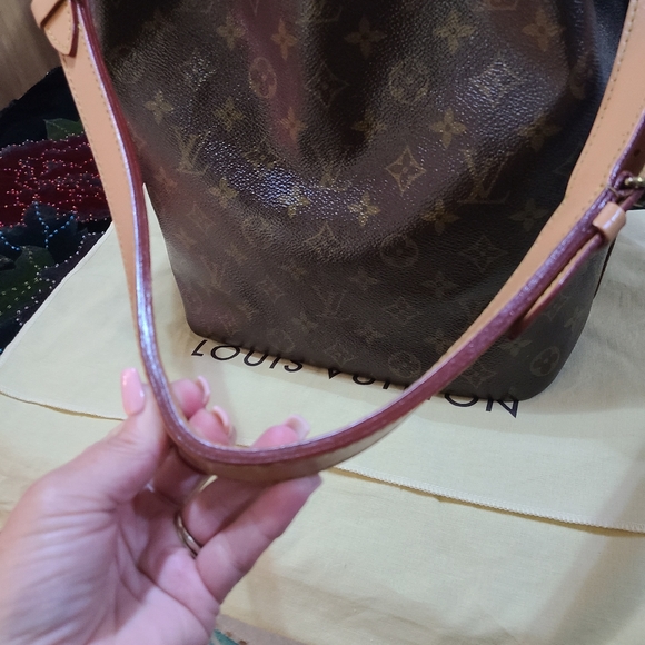 Louis Vuitton Petite Noe Bag - Picture 7 of 16